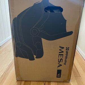 UPPAbaby MESA V2 Car Seat - Gray